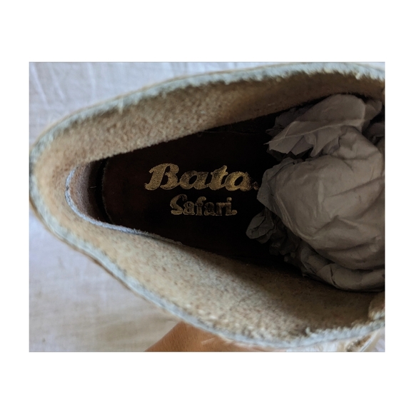 NWOT Women's Cowhide Lace Up Booties - Picture 5 of 6